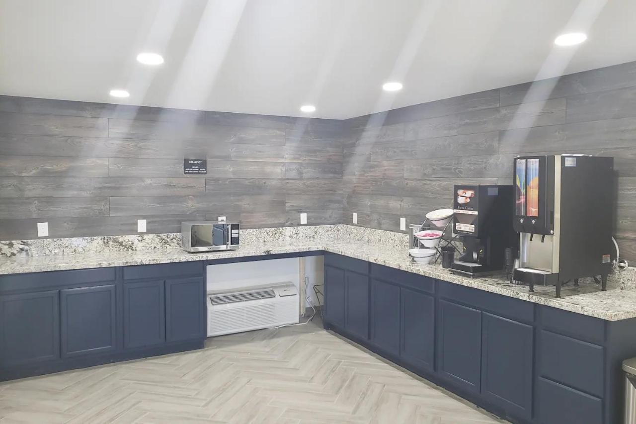 Super 8 By Wyndham Morganton Hotel Екстериор снимка