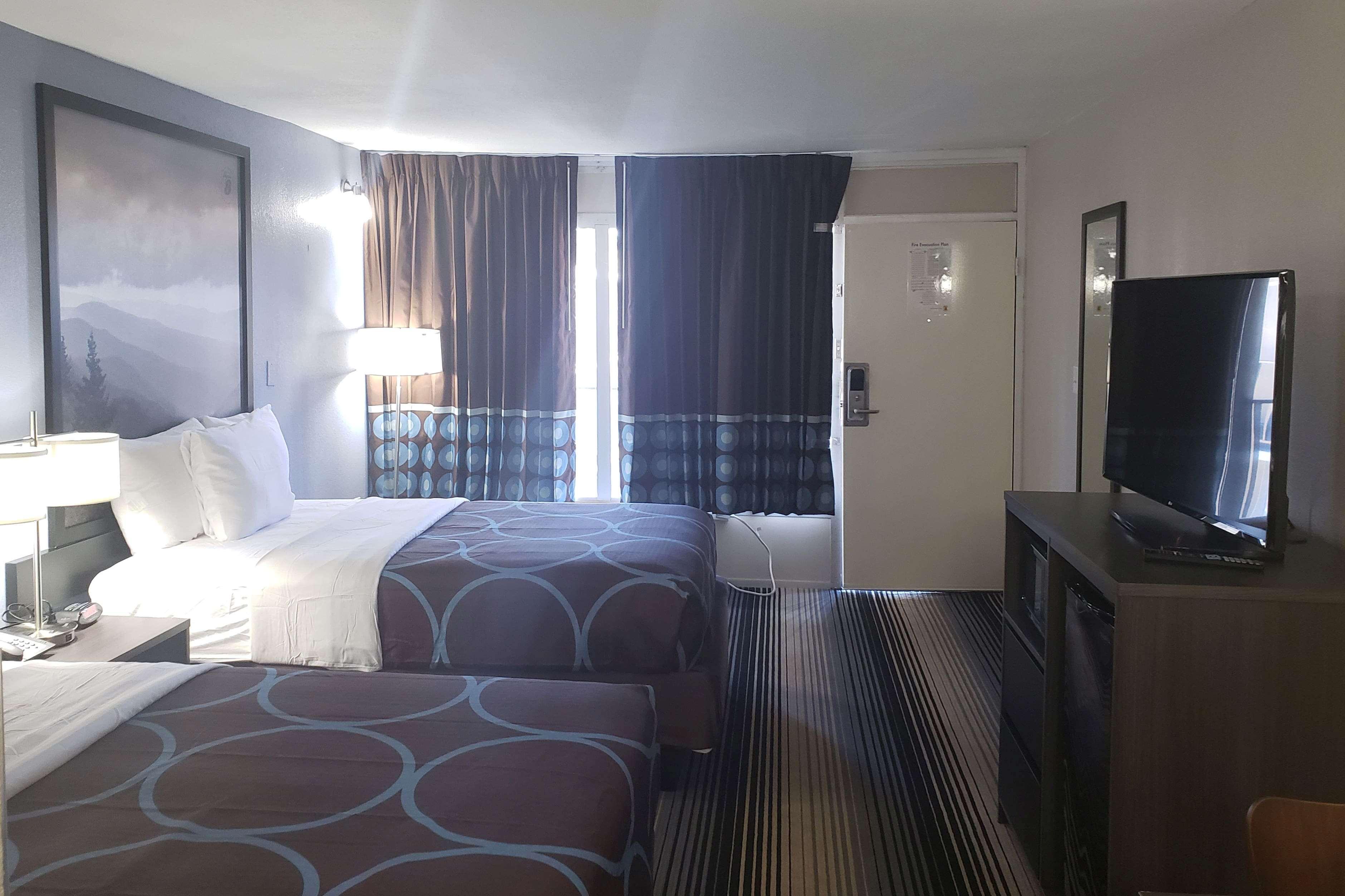 Super 8 By Wyndham Morganton Hotel Екстериор снимка