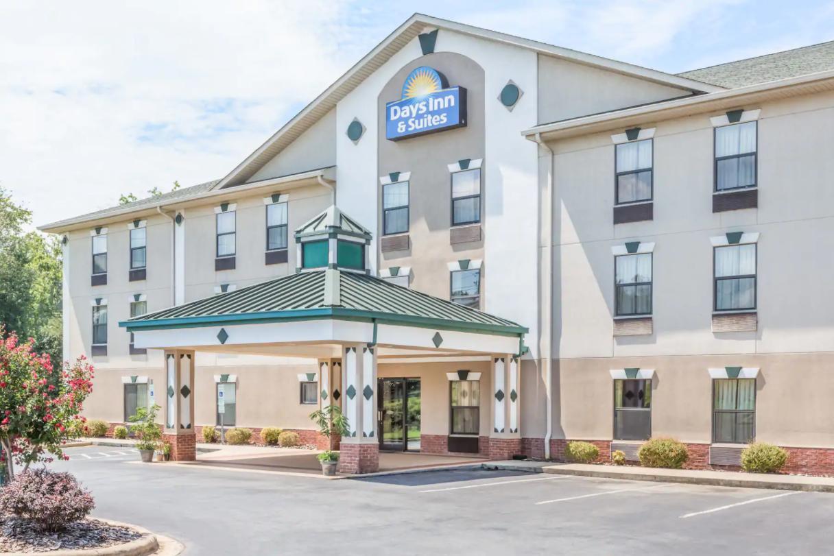 Super 8 By Wyndham Morganton Hotel Екстериор снимка