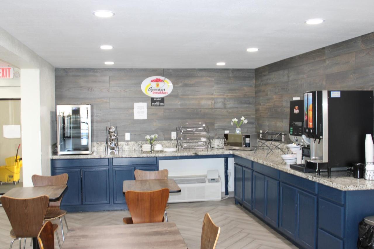 Super 8 By Wyndham Morganton Hotel Екстериор снимка
